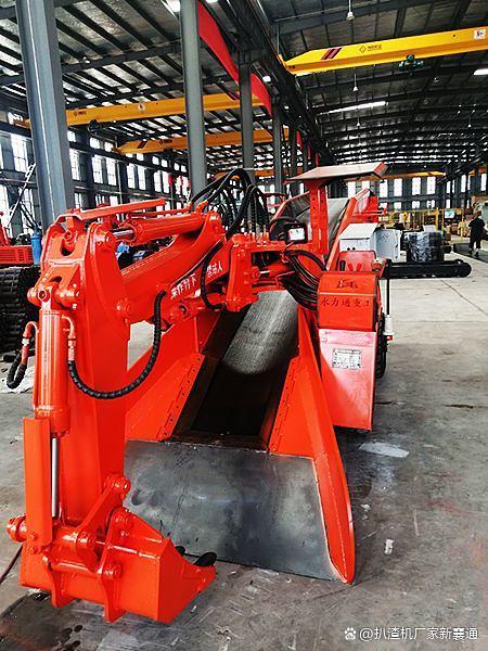 扒渣機帶破碎錘 礦用扒渣機行走馬達(dá)減速器漏油故障和解決方法