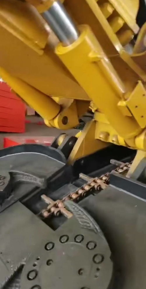 掘進(jìn)機(jī)第一運(yùn)輸機(jī)溜槽改造